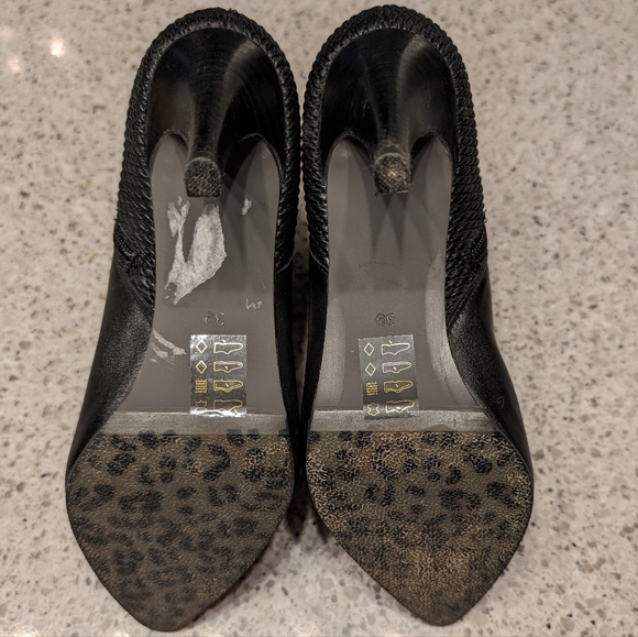 Le Chateau Black Leather Booties W 8.5 - Picture 4 of 4